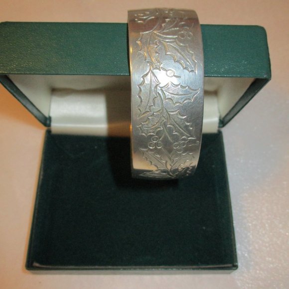 Kirk Stieff Winter Holly Wide Pewter Cuff Bracelet Bangle Original - Picture 8 of 10